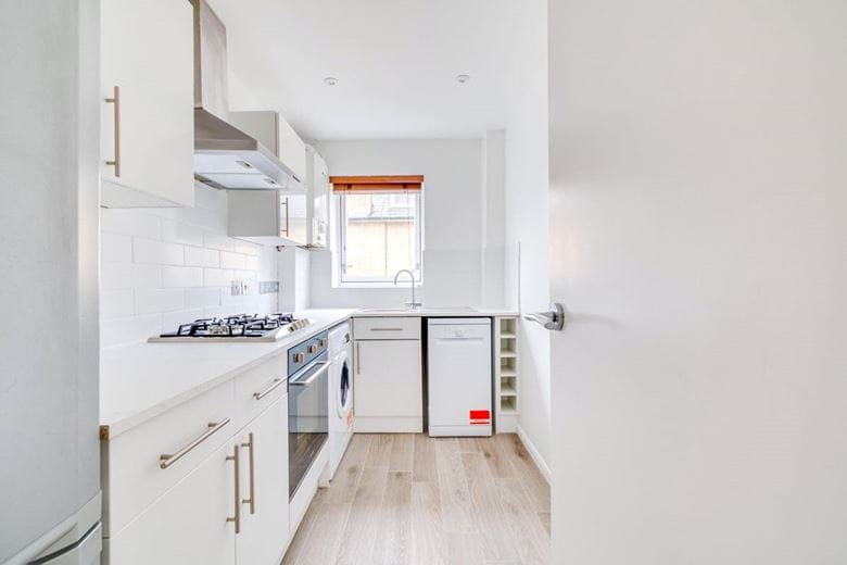 2 bedroom flat, Upper Richmond Road, London SW15 - Let Agreed