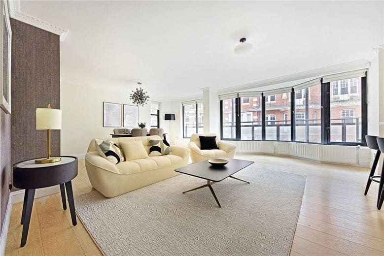3 bedroom flat, Drayton Gardens, London SW10 - Available