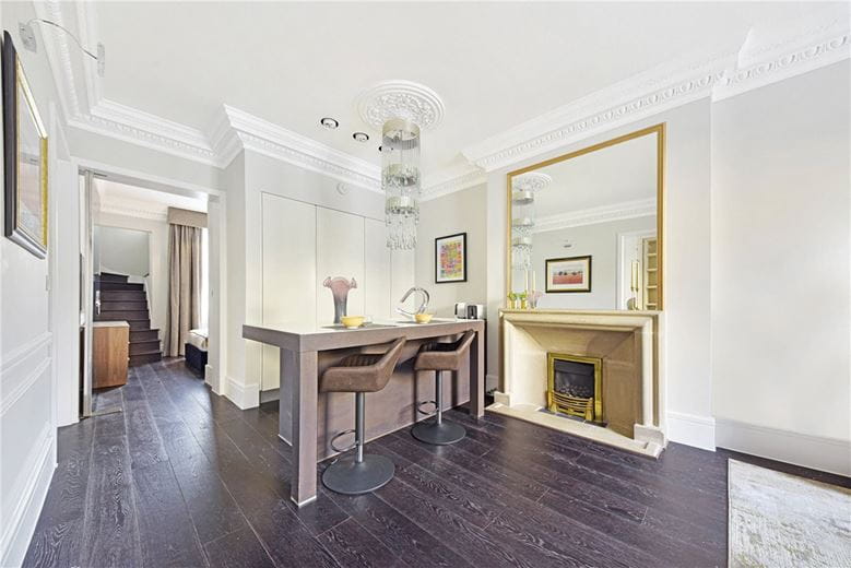 2 bedroom flat, Elvaston Place, South Kensington SW7 - Available