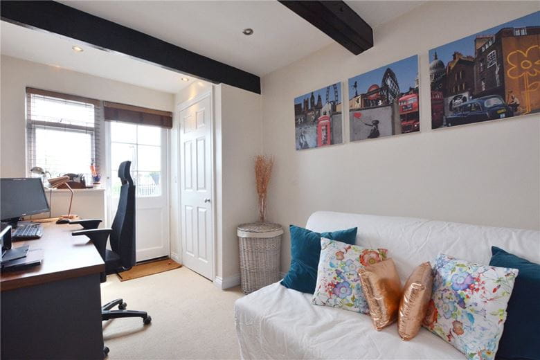 2 bedroom flat, White Hart Lane, London SW13