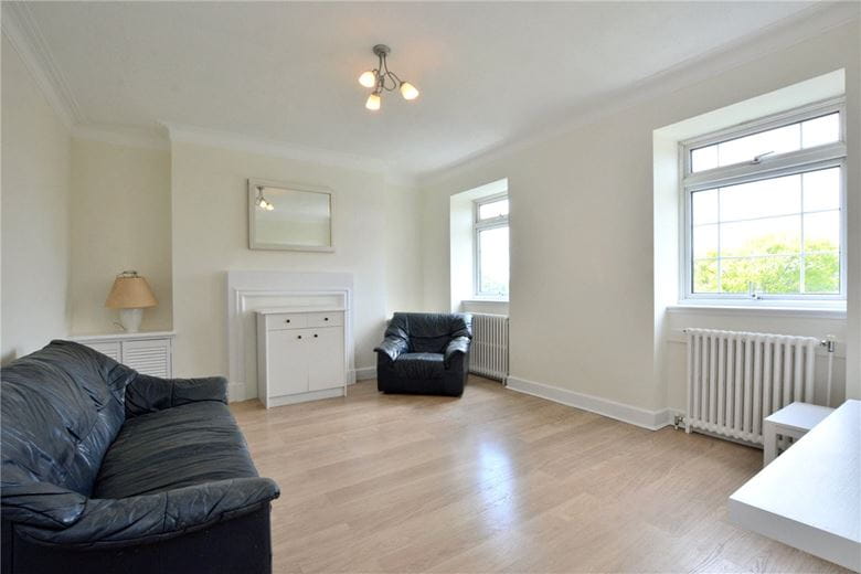 1 bedroom flat, Watchfield Court, Sutton Court Road W4 - Let Agreed