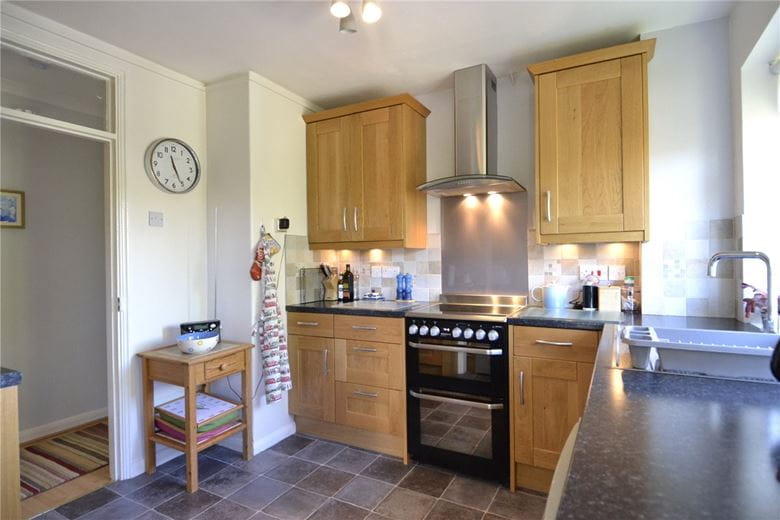 3 bedroom flat, Beaufort Court, Beaufort Road TW10 - Available