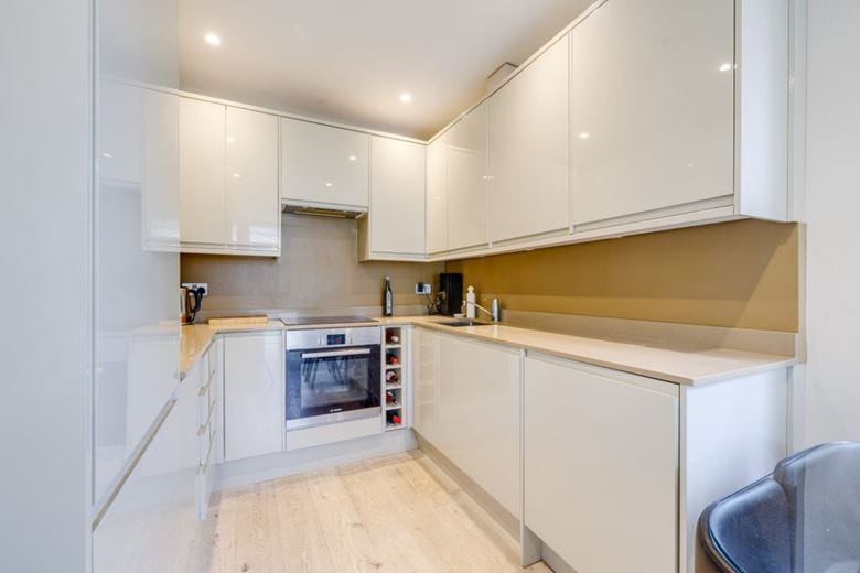 1 bedroom flat, Barnes High Street, London SW13 - Available