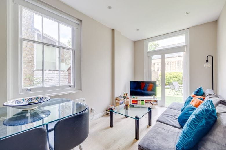 1 bedroom flat, Barnes High Street, London SW13 - Available