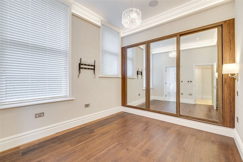 2 bedroom flat, Petersham Road, Richmond TW10 - Available