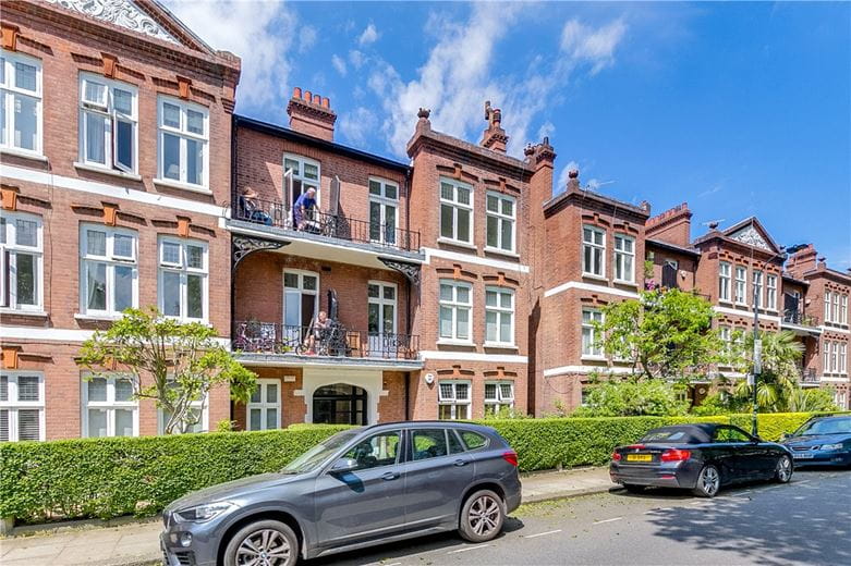 3 bedroom flat, Bishops Mansions, Bishops Park Road SW6 - Available