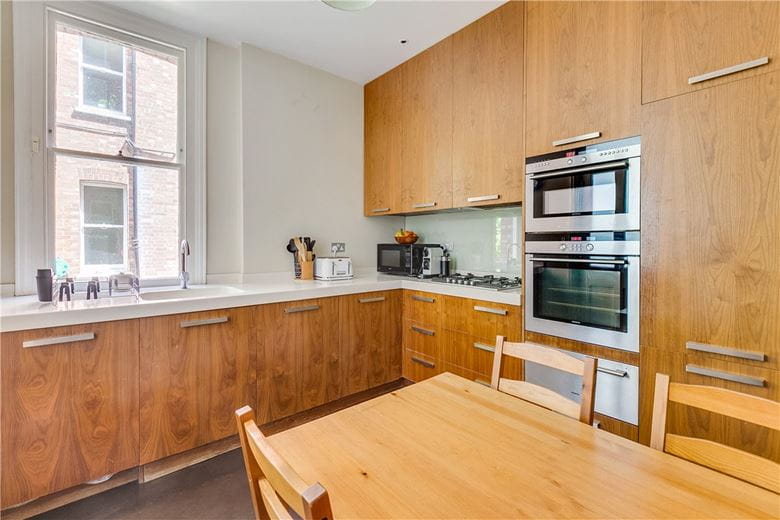 3 bedroom flat, Bishops Mansions, Bishops Park Road SW6 - Available