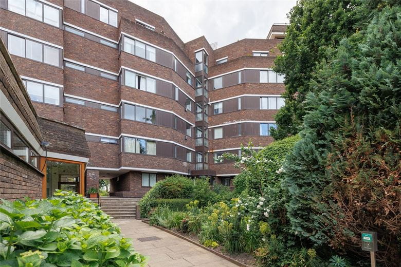 1 bedroom flat, Stevenage Road, London SW6 - Available