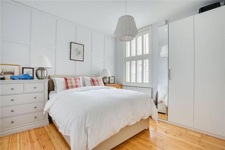 2 bedroom flat, Fulham Palace Road, London SW6 - Sold