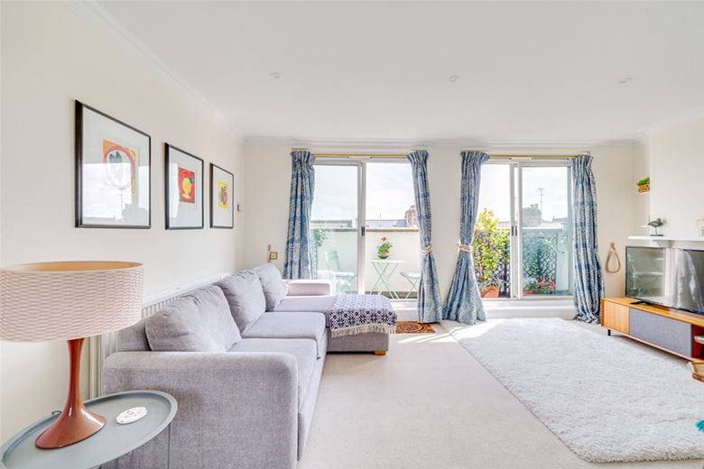 3 bedroom flat, Oxberry Avenue, London SW6 - Available