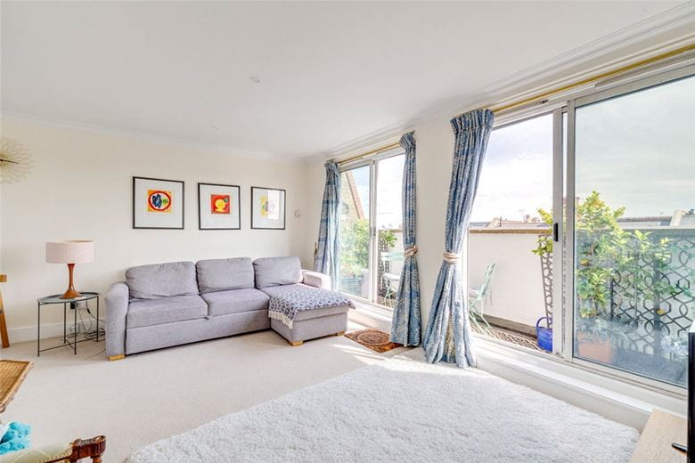 3 bedroom flat, Oxberry Avenue, London SW6 - Available