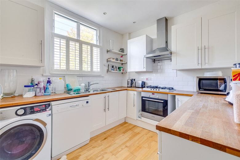 3 bedroom flat, Harbord Street, Fulham SW6 - Available