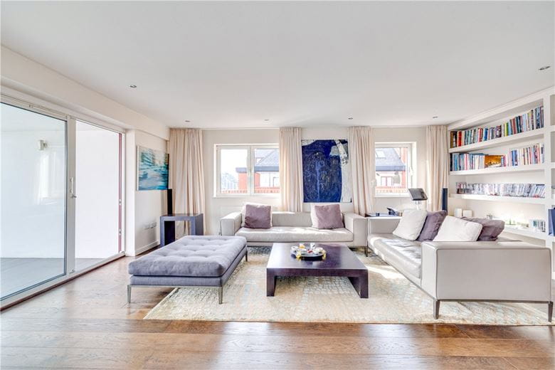 4 bedroom flat, Sailmakers Court, William Morris Way SW6 - Available