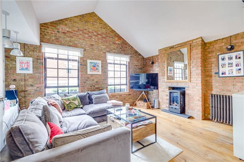 2 bedroom flat, Crabtree Lane, London SW6 - Available