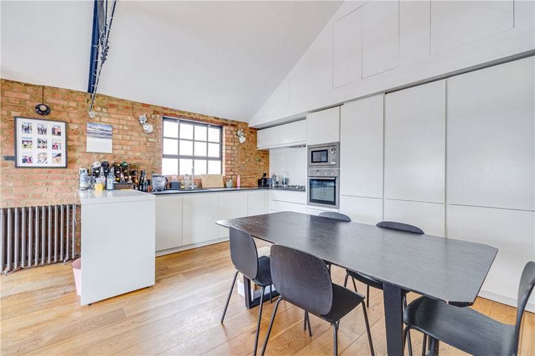 2 bedroom flat, Crabtree Lane, London SW6 - Available