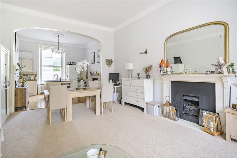 1 bedroom flat, St. James's Square, Bath BA1 - Available