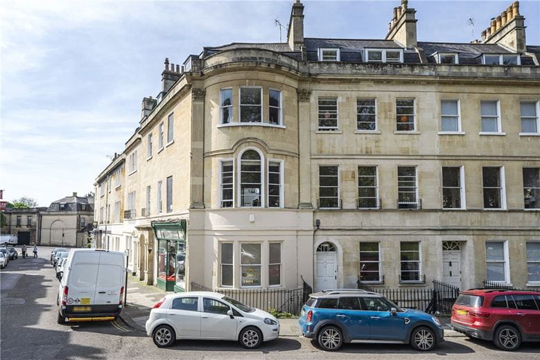 1 bedroom flat, St. James's Square, Bath BA1 - Available