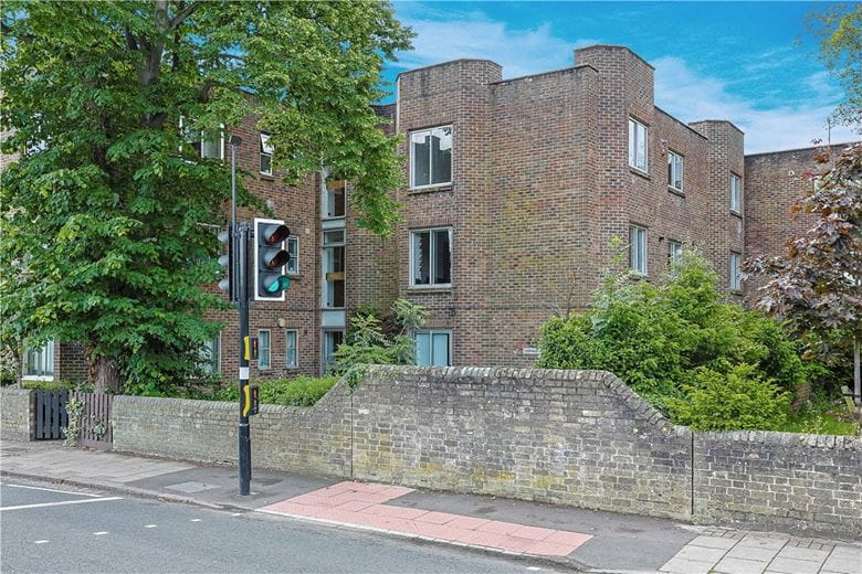 2 bedroom flat, Cherwell Court, Barton Road CB3 - Available