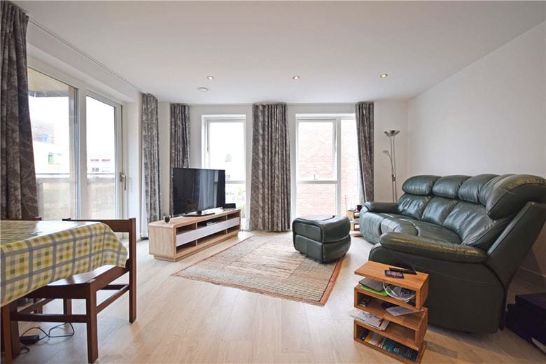 3 bedroom flat, Harrison Drive, Cambridge CB2 - Available