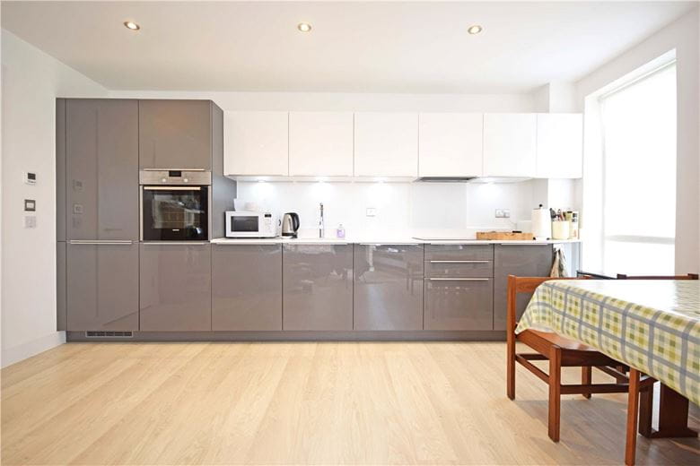3 bedroom flat, Harrison Drive, Cambridge CB2 - Available