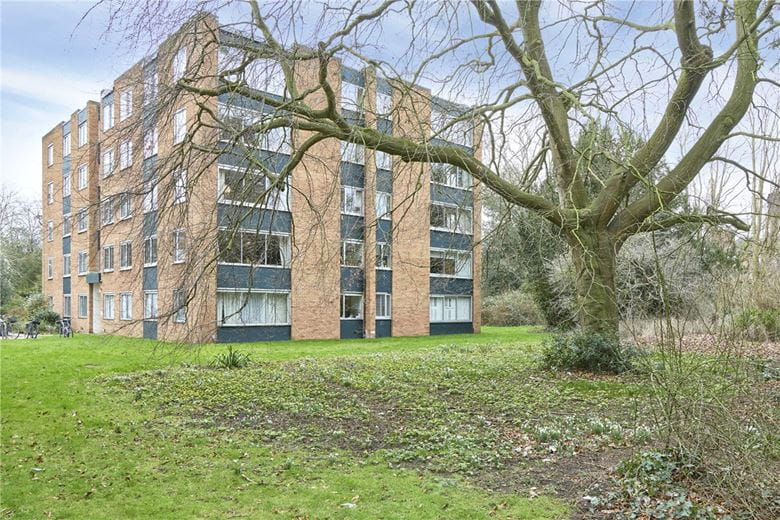 3 bedroom flat, Marlborough Court, Cambridge CB3 - Available