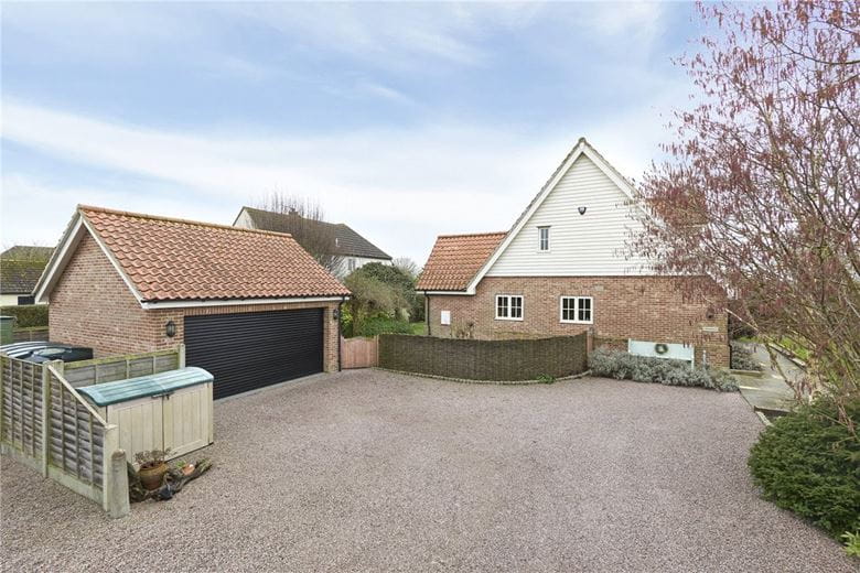 4 bedroom house, Oak Road, Pebmarsh CO9 - Available