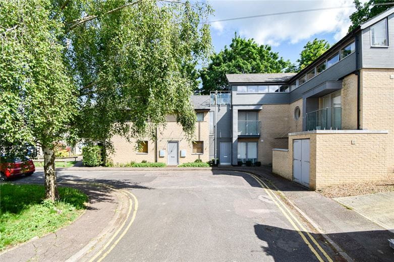 1 bedroom flat, Benson Place, Cambridge CB4 - Let Agreed