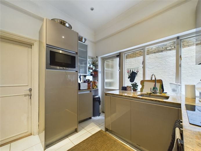 2 bedroom flat, Lupus Street, Pimlico SW1V - Available