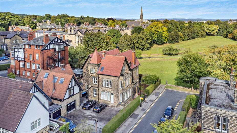 4 bedroom flat, Stray Road, Harrogate HG2 - Available