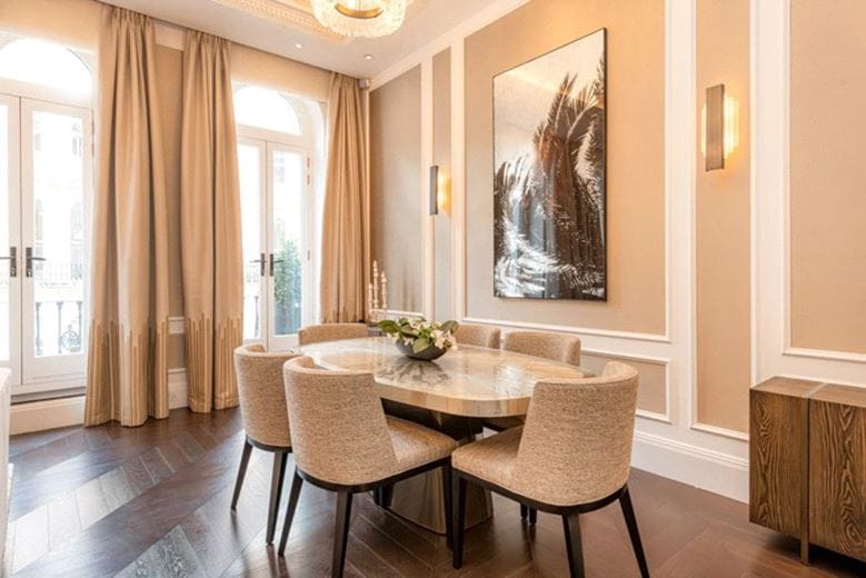 2 bedroom flat, Prince of Wales Terrace, London W8 - Available