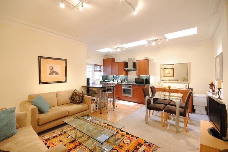 2 bedroom flat, Ashburn Gardens, South Kensington SW7 - Available