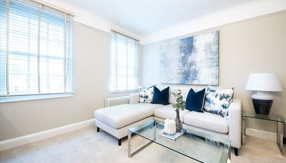 2 bedroom flat, Fulham Road, Chelsea SW3 - Available