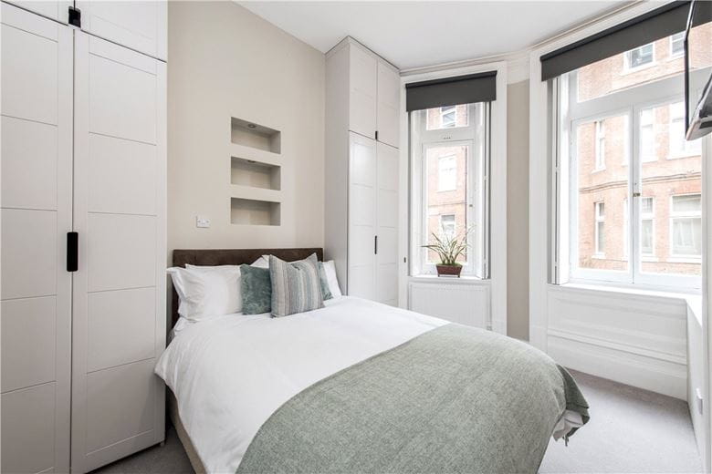  bedroom flat, Pont Street, Knightsbridge SW1X - Available