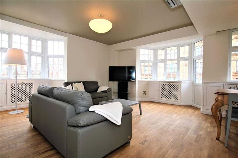  bedroom flat, Princes Court, 88 Brompton Road SW3 - Available
