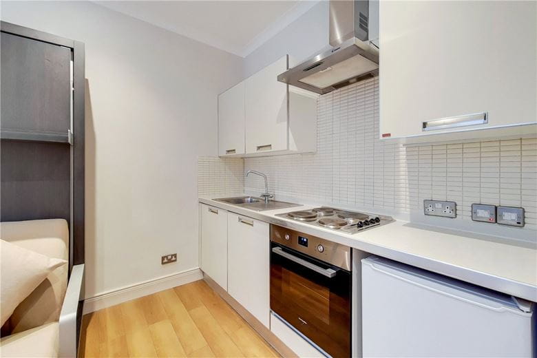 bedroom flat, Egerton Gardens, London SW3 - Available