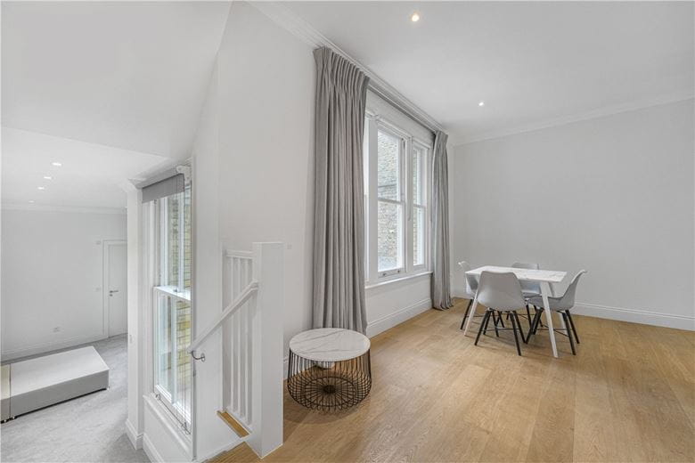 1 bedroom flat, Egerton Gardens Mews, London SW3 - Available