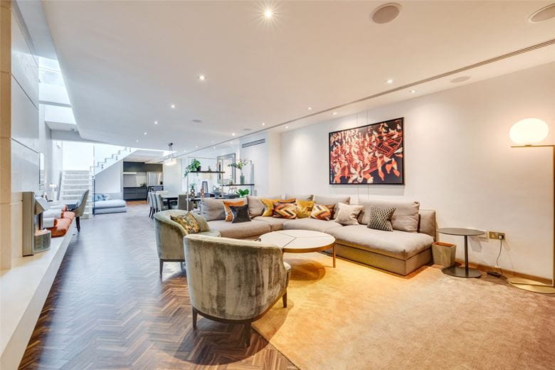 4 bedroom house, Cheval Place, Knightsbridge SW7 - Available