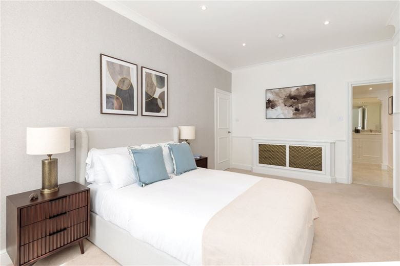 2 bedroom flat, Onslow Gardens, South Kensington SW7 - Available