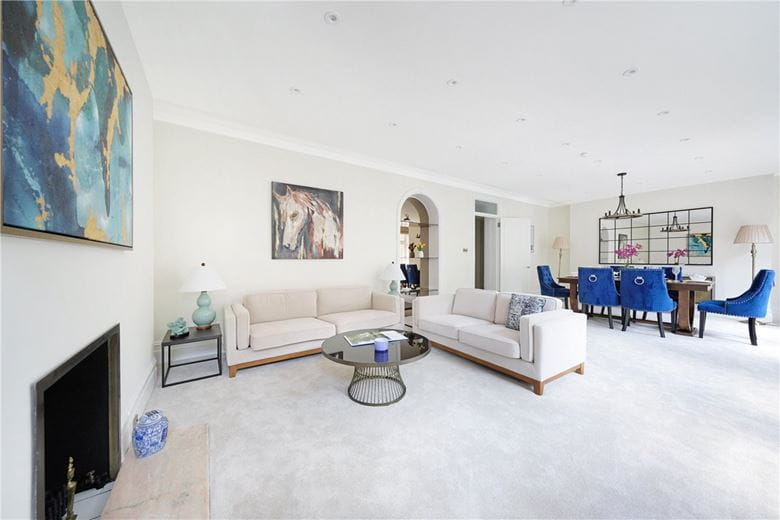 3 bedroom flat, Iverna Court, Kensington W8 - Available