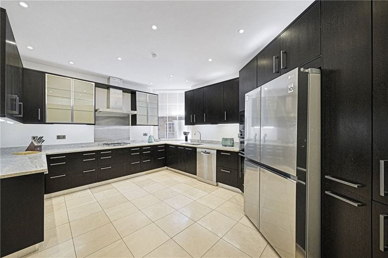 5 bedroom flat, Oakwood Court, Holland Park W14 - Available