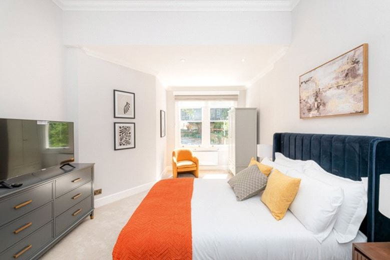 2 bedroom flat, Lexham Gardens, Kensington W8 - Available