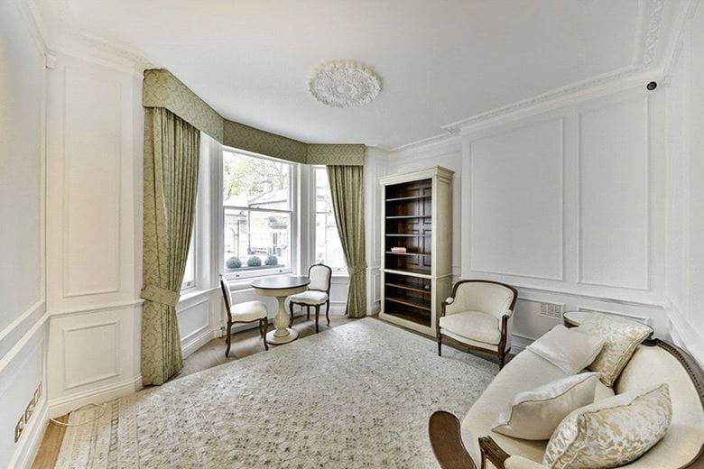 2 bedroom flat, Elm Park Road, Chelsea SW3 - Available