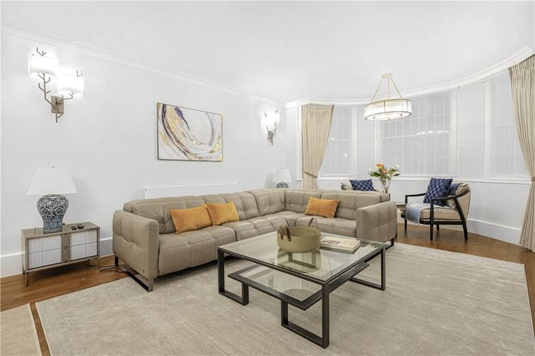 3 bedroom flat, Holland Park, London W11 - Available