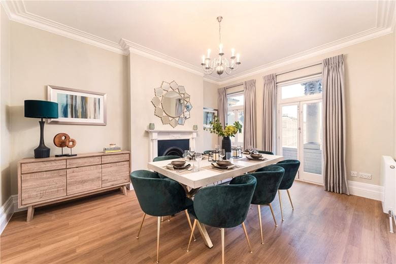 4 bedroom flat, St Georges Court, Gloucester Road SW7 - Available