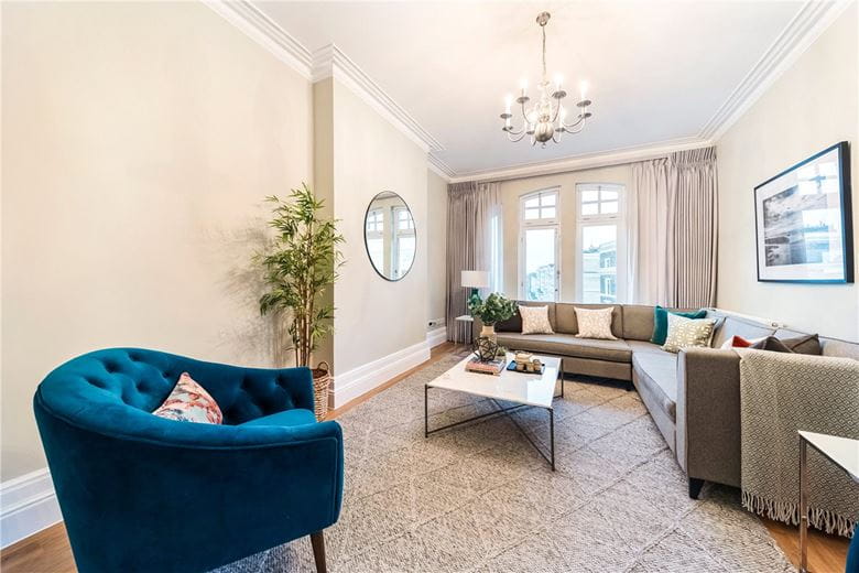 4 bedroom flat, St Georges Court, Gloucester Road SW7 - Available