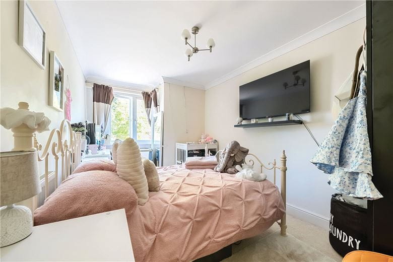 2 bedroom flat, Kynance Apartments, Salisbury Road SN8 - Available