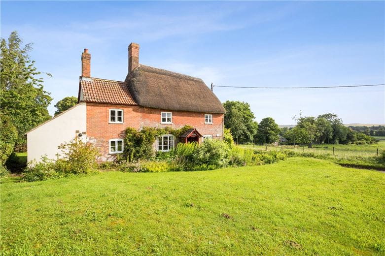 3 bedroom cottage, Avebury Trusloe, Marlborough SN8 - Available