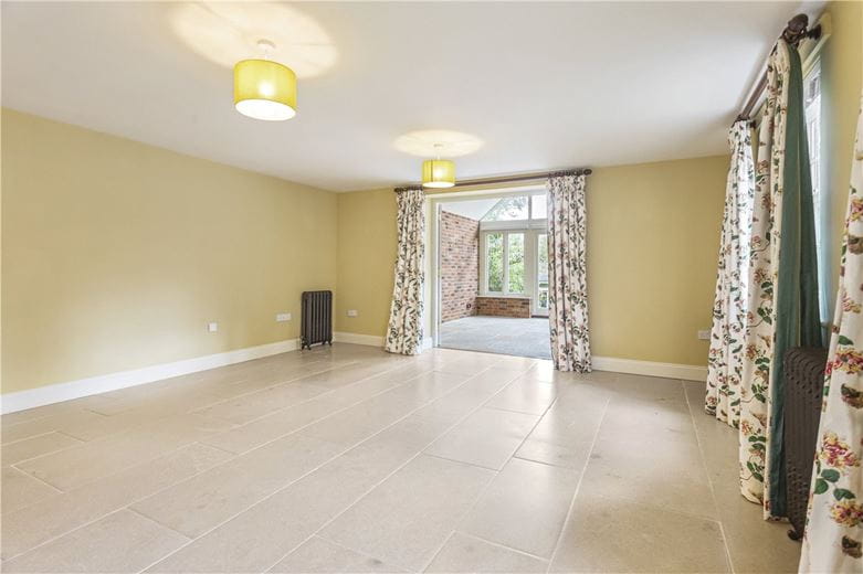 3 bedroom house, High Street, Marlborough SN8 - Available