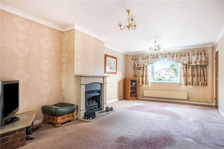 4 bedroom bungalow, High Street, Burbage SN83AR - Available