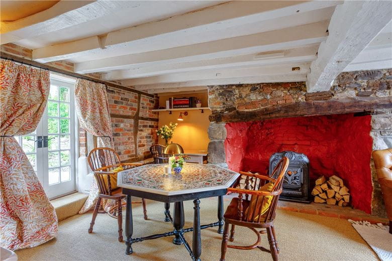 3 bedroom cottage, High Street, Manton SN8 - Available